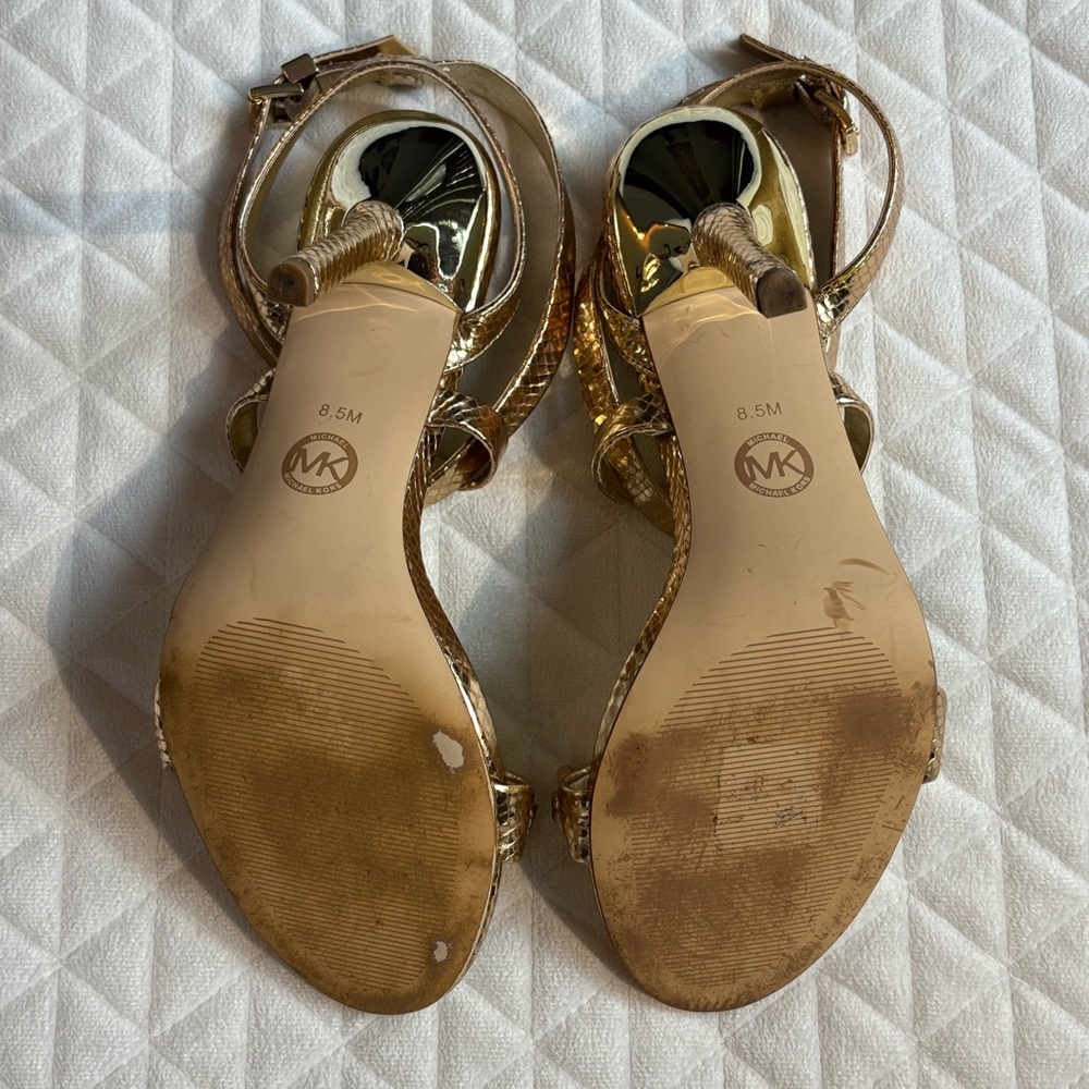 MICHAEL Michael Kors Asha womens Sandal Heel shoes Sz 8.5 gold Reptile embossed - Picture 8 of 10